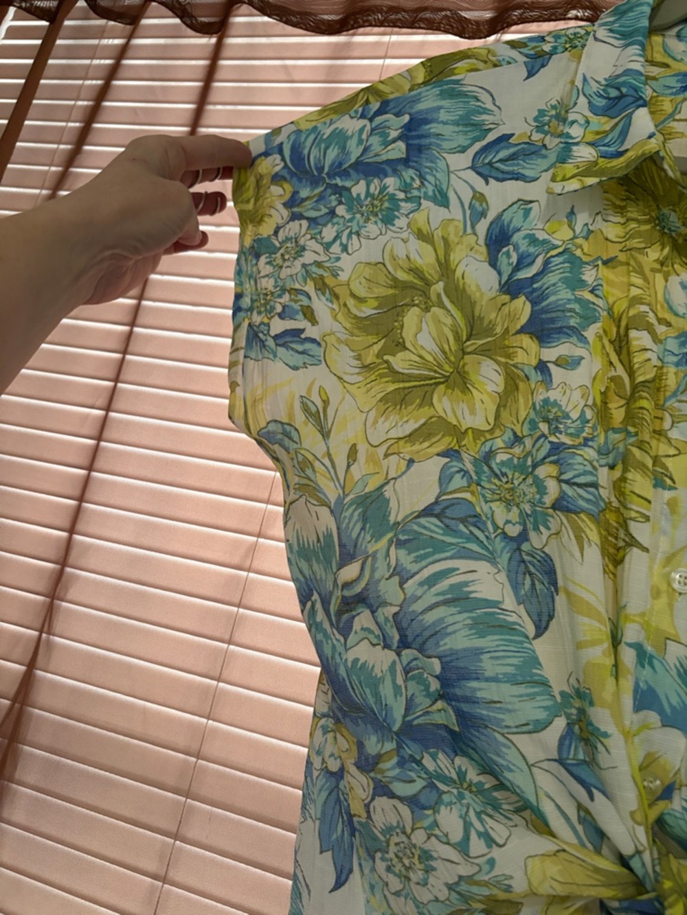🌞🪻🌼LIKE NEW Carolyn Taylor Blue & Lime Floral Tie-Front Cap Sleeve Blouse LARGE - Picture 5 of 8